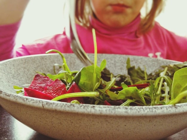 Mindful Eating in 2025: Savor Meals & Improve Digestion
