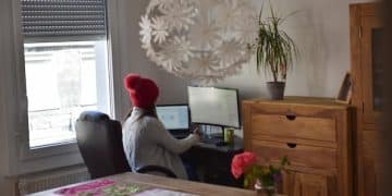 The Impact of Technology on Work-Life Balance: Tools for Efficiency - Cover Image